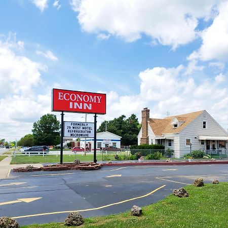 Economy Inn Taylorville Bagian luar foto
