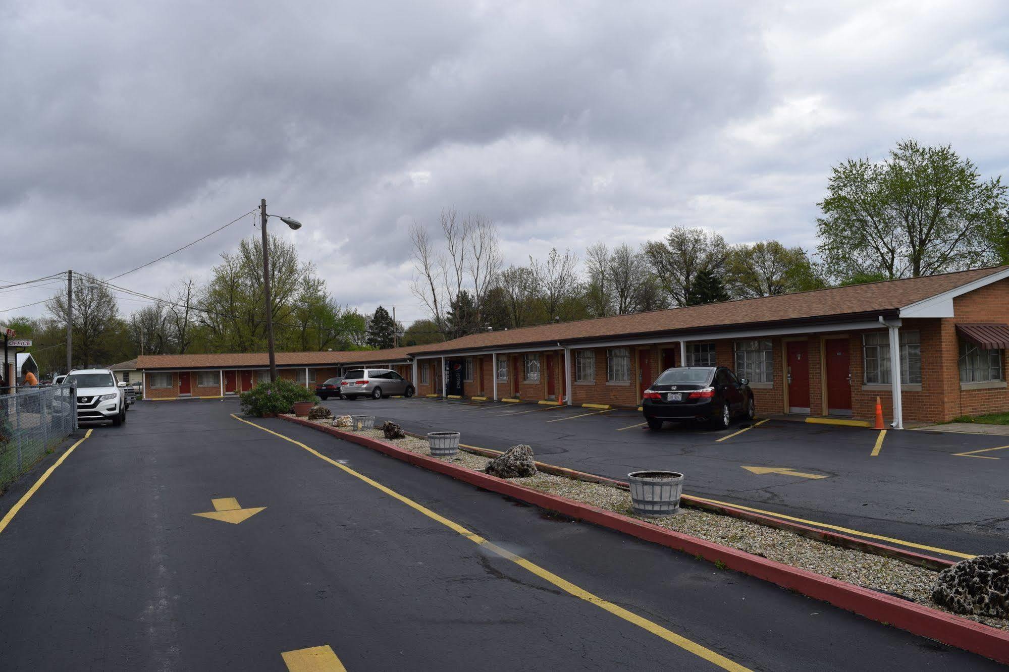 Economy Inn Taylorville Bagian luar foto