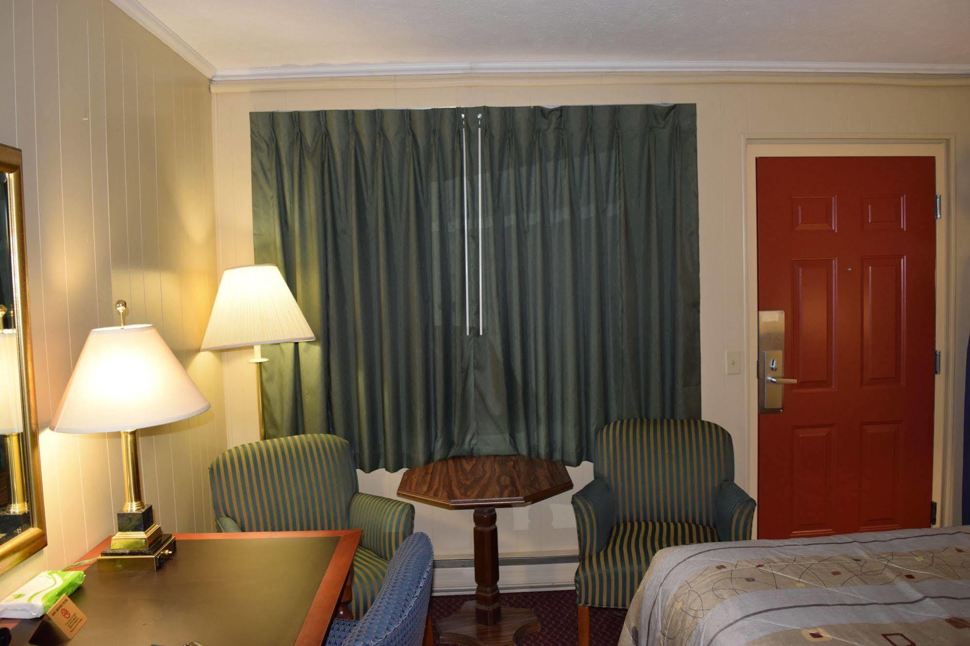 Economy Inn Taylorville Bagian luar foto