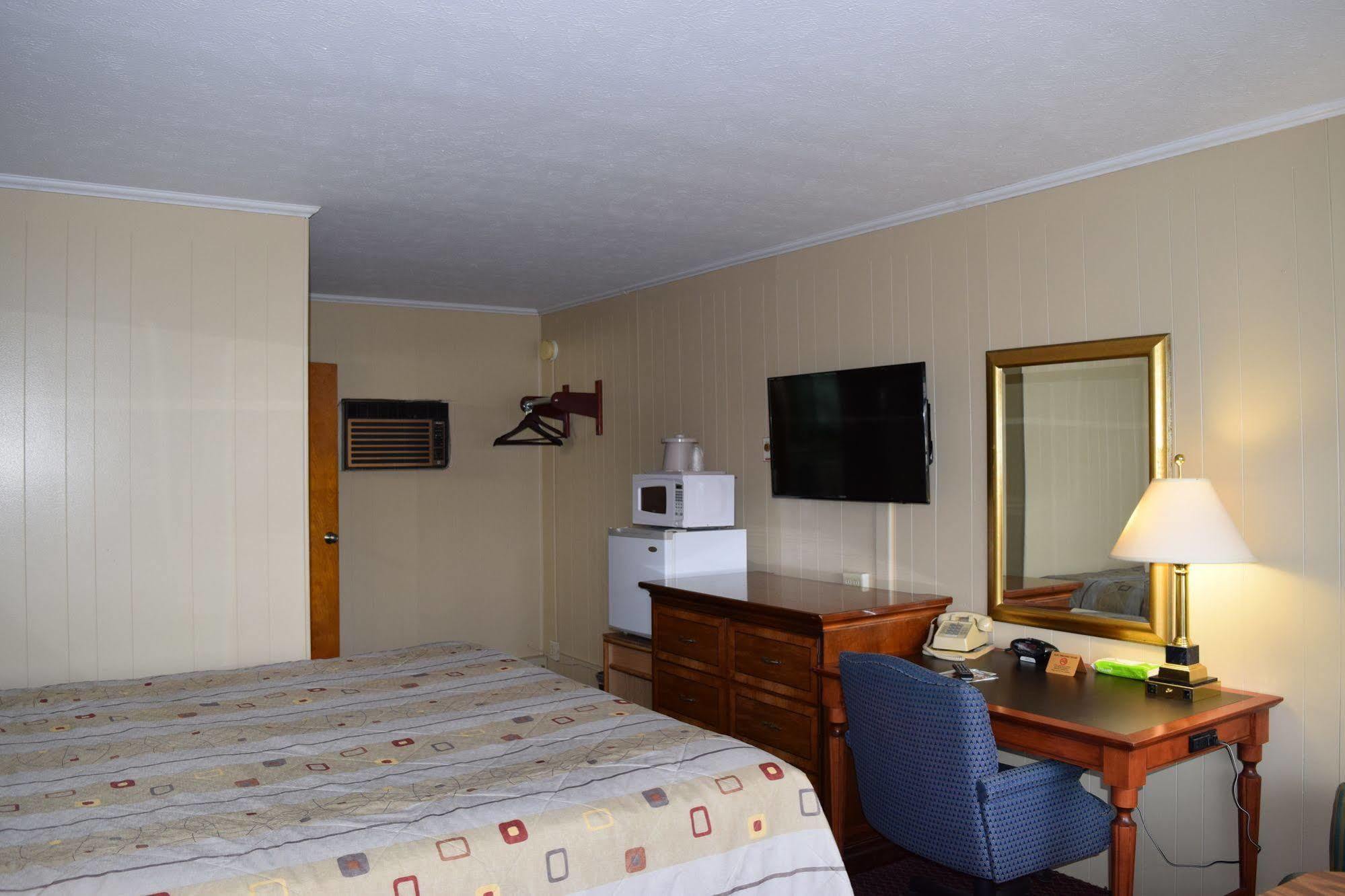 Economy Inn Taylorville Bagian luar foto