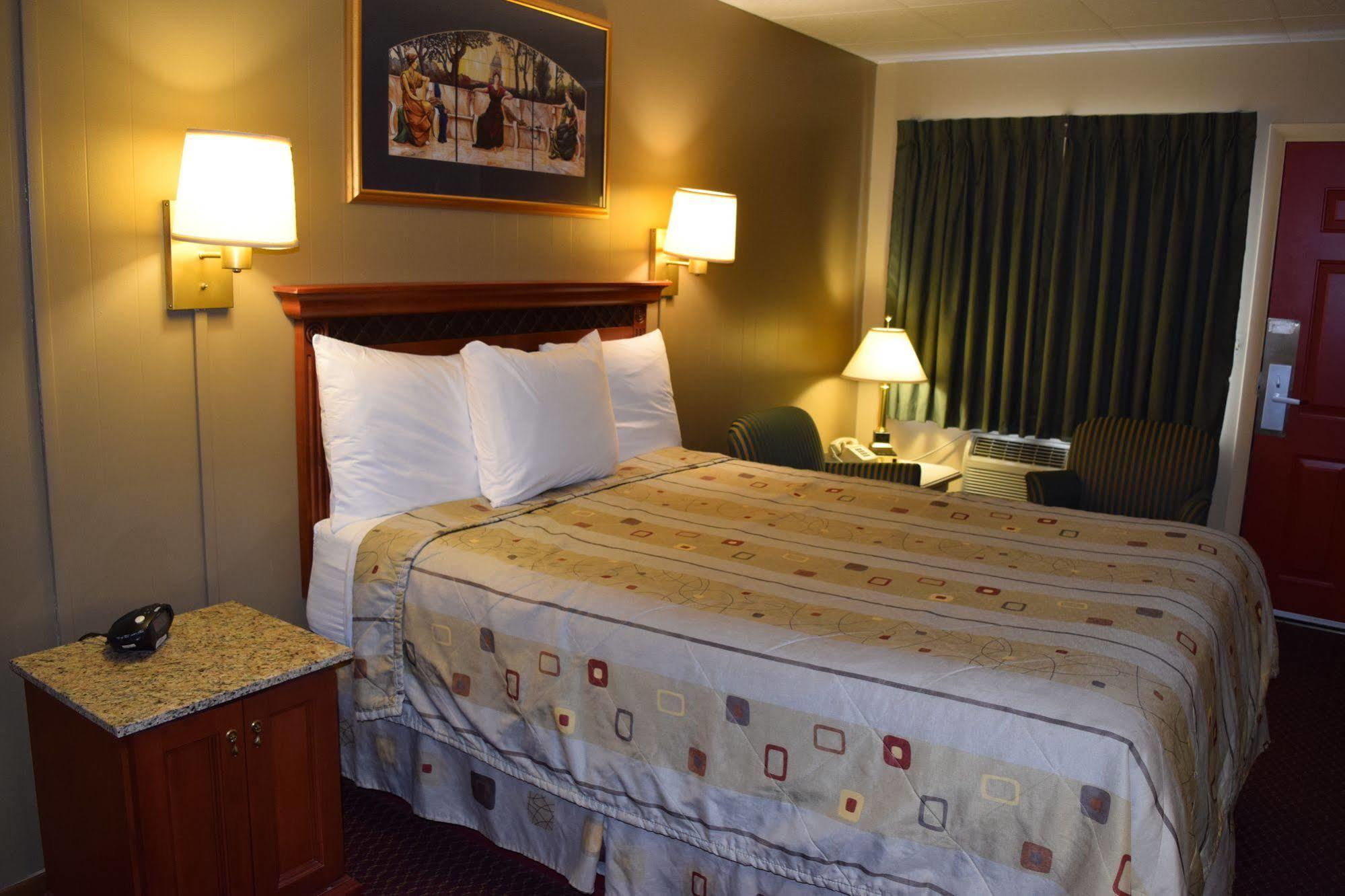 Economy Inn Taylorville Bagian luar foto