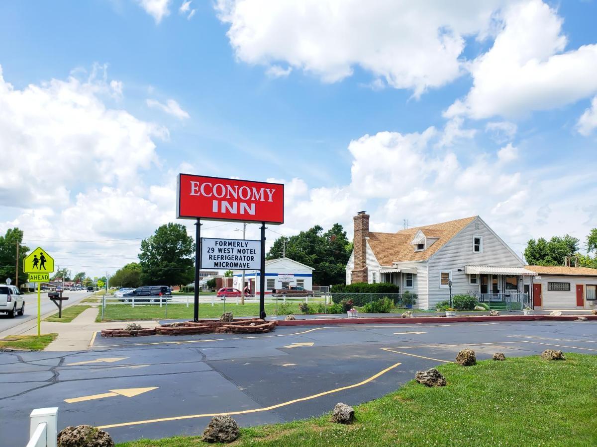 Economy Inn Taylorville Bagian luar foto